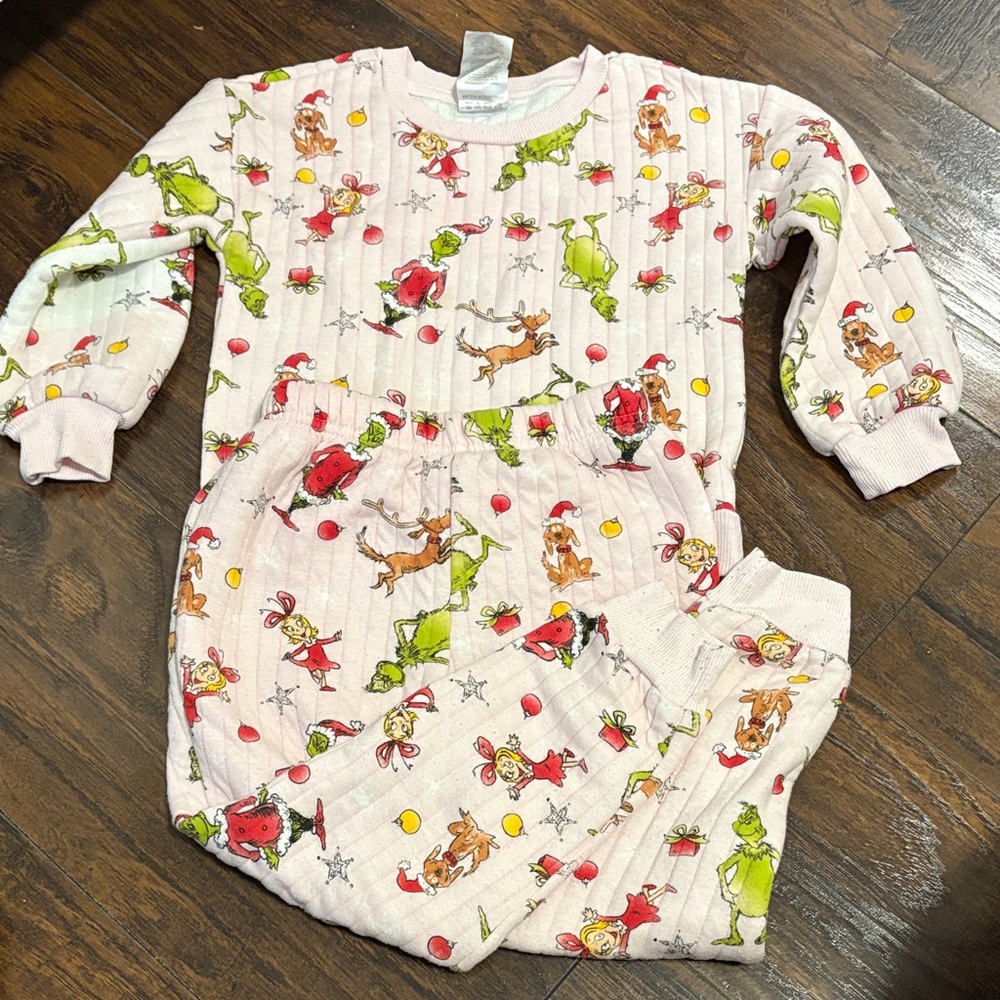 The Grinch Holiday Character Pants and sweater set in Pink size 6